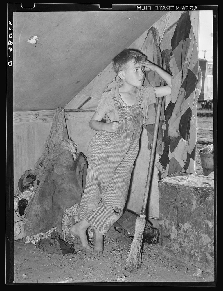 [Untitled photo, possibly related to: White migrant child. Weslaco, Texas. See general caption 32108-D] by Russell Lee