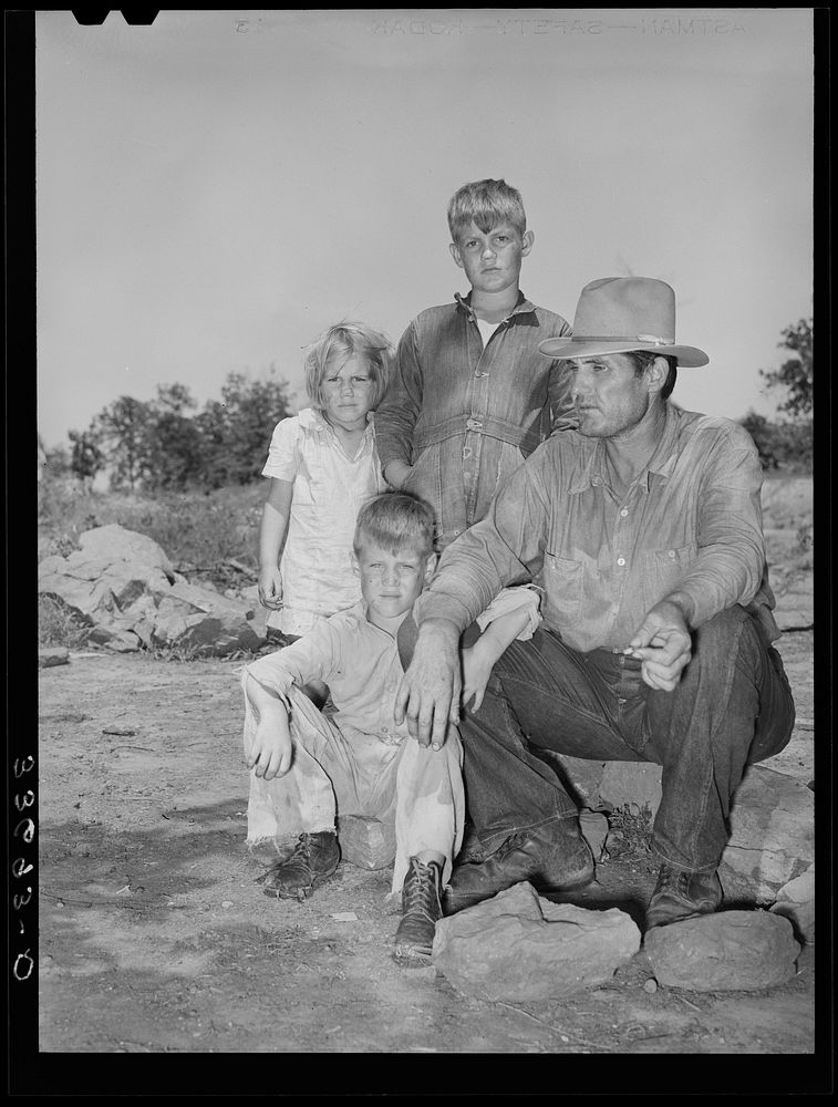 [Untitled photo, possibly related to: Father and his children living near Sallisaw, Oklahoma] by Russell Lee