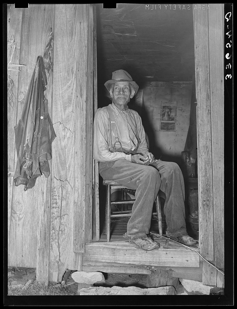 Old man agricultural day laborer. Wagoner County, Oklahoma by Russell Lee