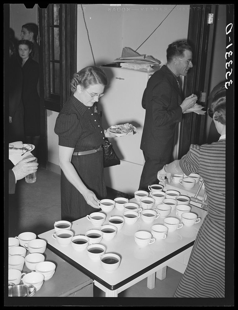 Serving coffee at buffet supper of the Jaycees. Eufaula, Oklahoma. See general caption number 25 by Russell Lee