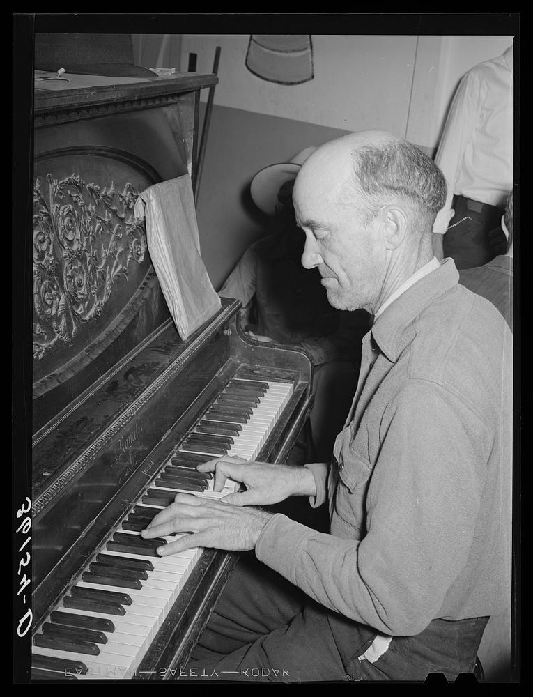 Migratory laborer, pianist of the camp orchestra. Agua Fria migratory labor camp, Arizona by Russell Lee