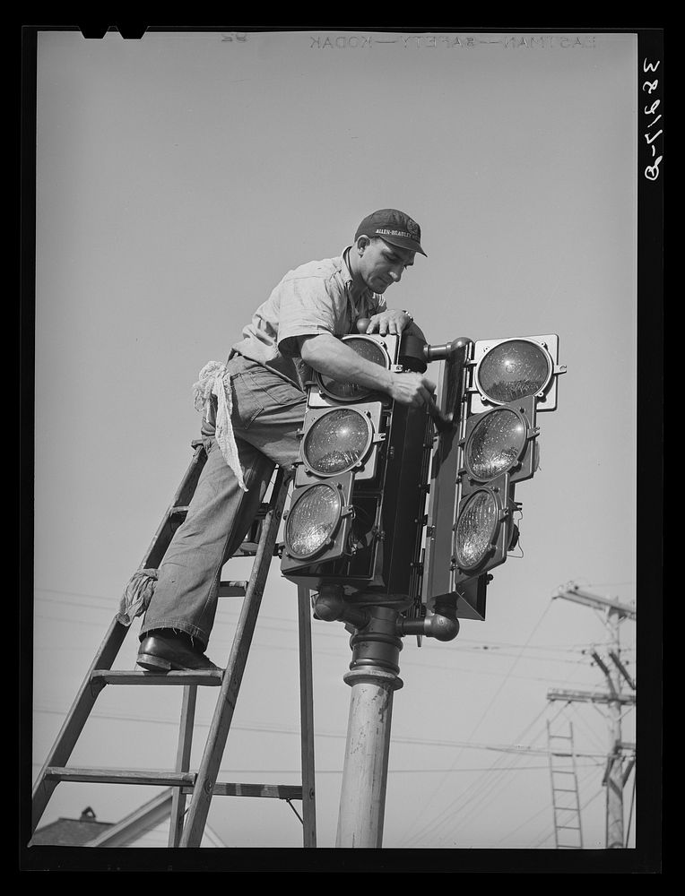 [Untitled photo, possibly related to: Putting up new traffic signal. San Diego, California] by Russell Lee
