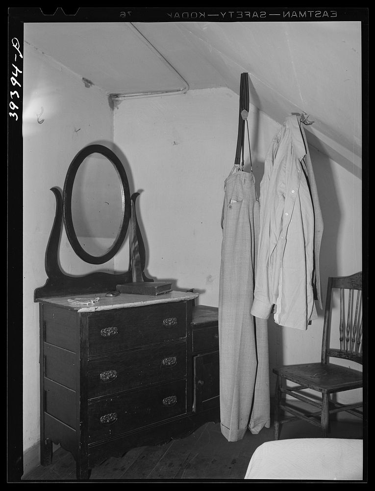 Interior of room for single men at the Portland Hotel. San Diego, California by Russell Lee
