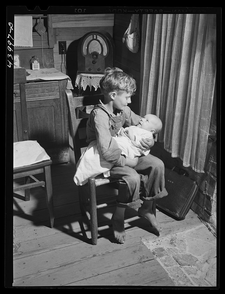 Colie Smith with the eighth member of the Smith family. Carroll County, Georgia (see general caption). Sourced from the…