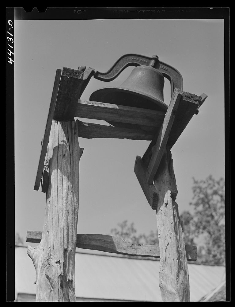 Plantation bell on a farm in Greene County, Georgia. Sourced from the Library of Congress.