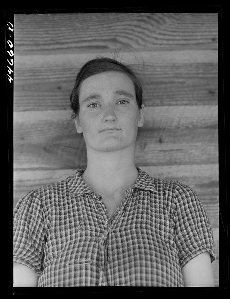 Tenant farmer's wife in the northern part of Greene County, Georgia. Sourced from the Library of Congress.