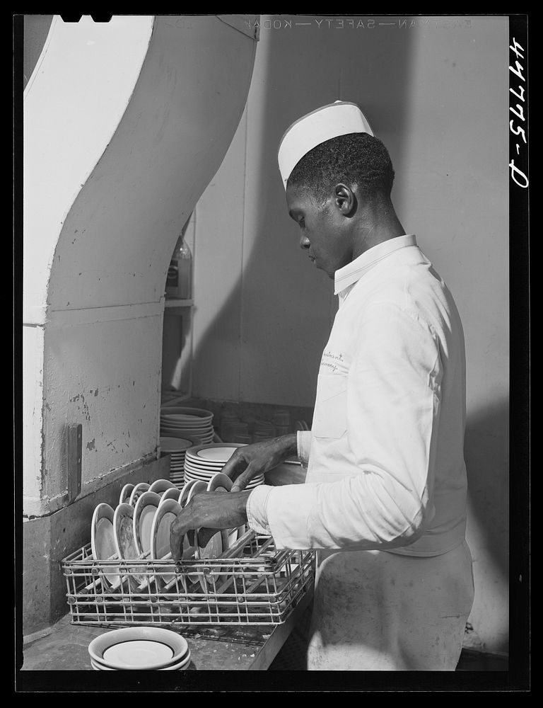  dishwasher. Investment Pharmacy, Washington, D.C.. Sourced from the Library of Congress.