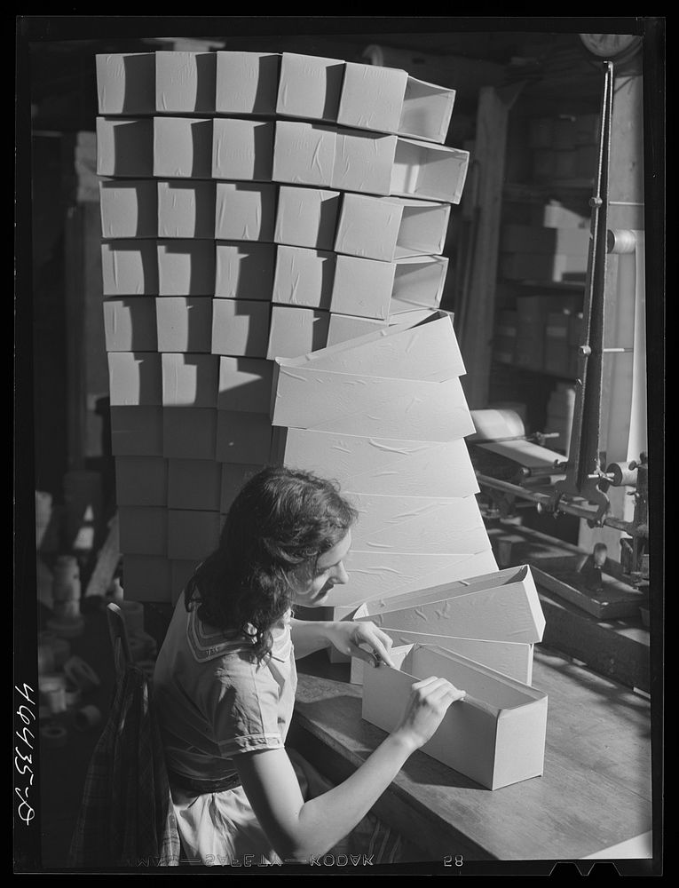 Making boxes to pack socks in the textile mill in Union Point, Greene County, Georgia. Sourced from the Library of Congress.