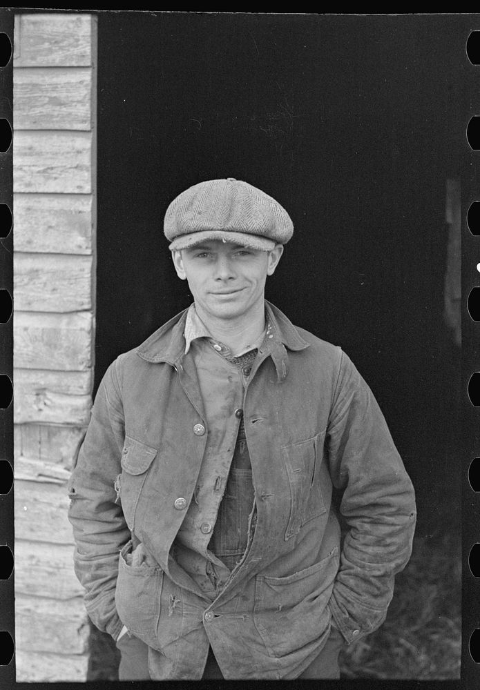 [Untitled photo, possibly related to: Russell Natterstad, renter of a 320 acre farm near Estherville, Iowa] by Russell Lee