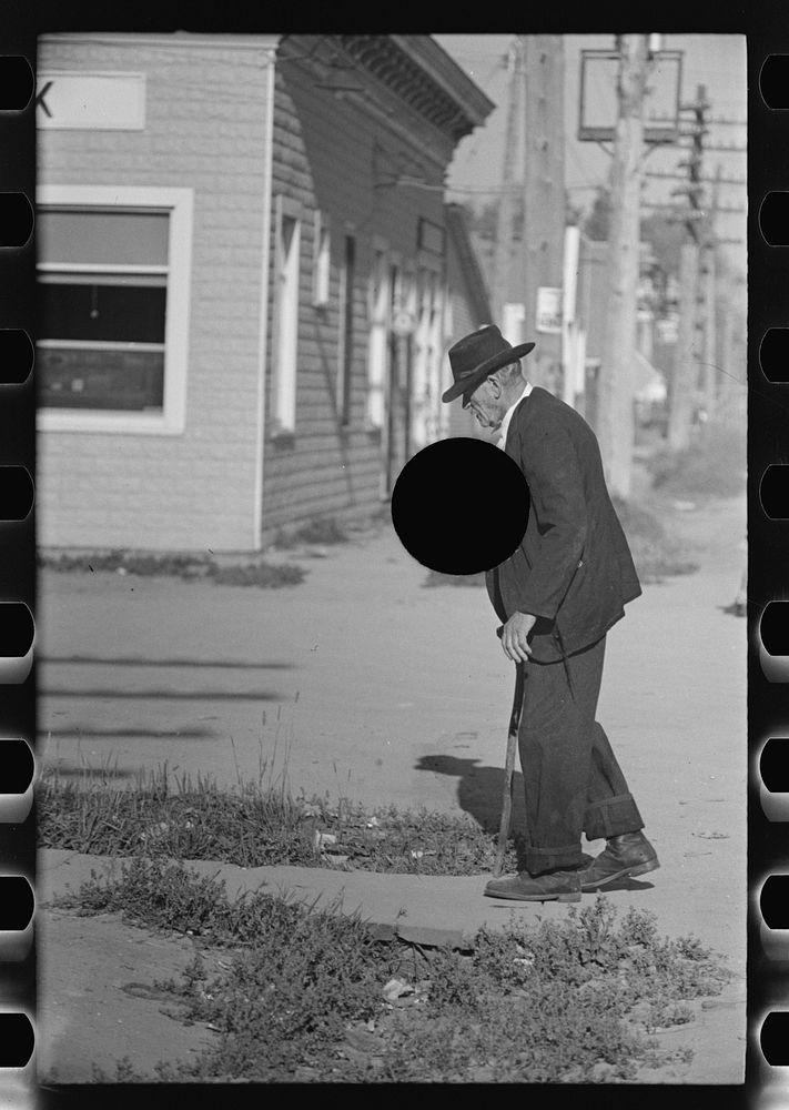 [Untitled photo, possibly related to: Old resident of Little Fork, Minnesota] by Russell Lee