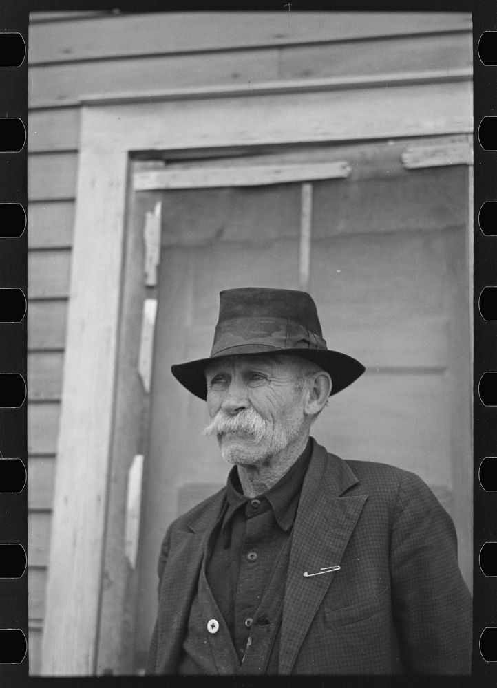 [Untitled photo, possibly related to: Old sheep herder, Sheridan County, Montana] by Russell Lee