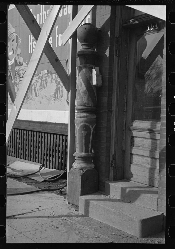 [Untitled photo, possibly related to: Barber pole. Williston, North Dakota] by Russell Lee