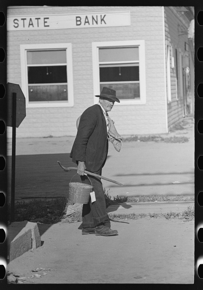 Old resident Little Fork, Minnesota | Free Photo - rawpixel