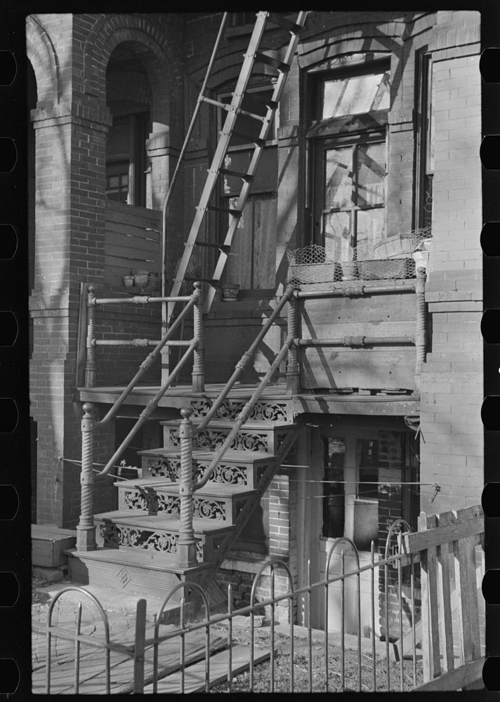 Entrance to apartment, Eighteenth and L Streets, Washington, D.C. by Russell Lee