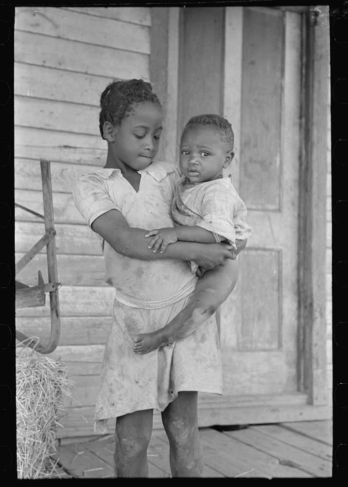 Children of sharecropper, Southeast Missouri Farms Project by Russell Lee