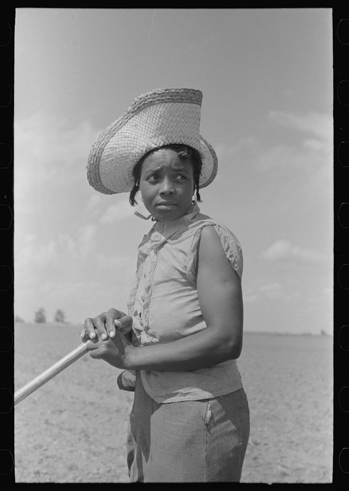 [Untitled photo, possibly related to: New Madrid County, Missouri. Sharecropper woman filing hoe in cotton field] by Russell…