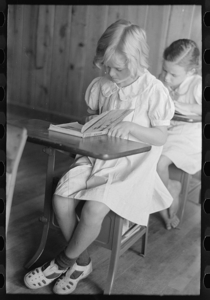 [Untitled photo, possibly related to: Schoolchildren, Lake Dick Project, Arkansas] by Russell Lee