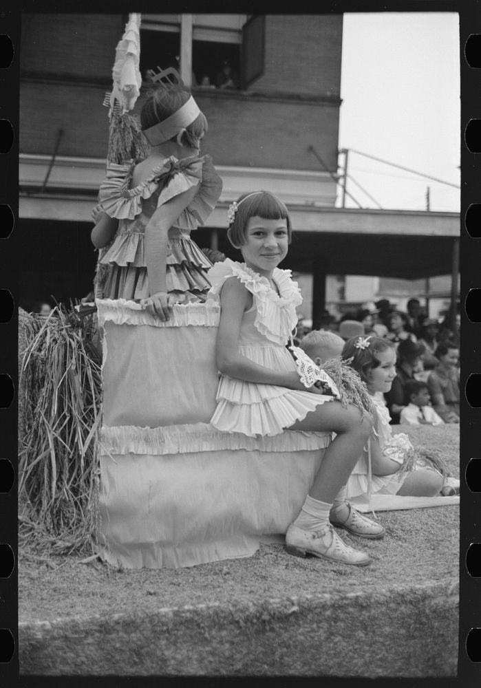 [Untitled photo, possibly related to: Parade of the floats, National Rice Festival, Crowley, Louisiana] by Russell Lee