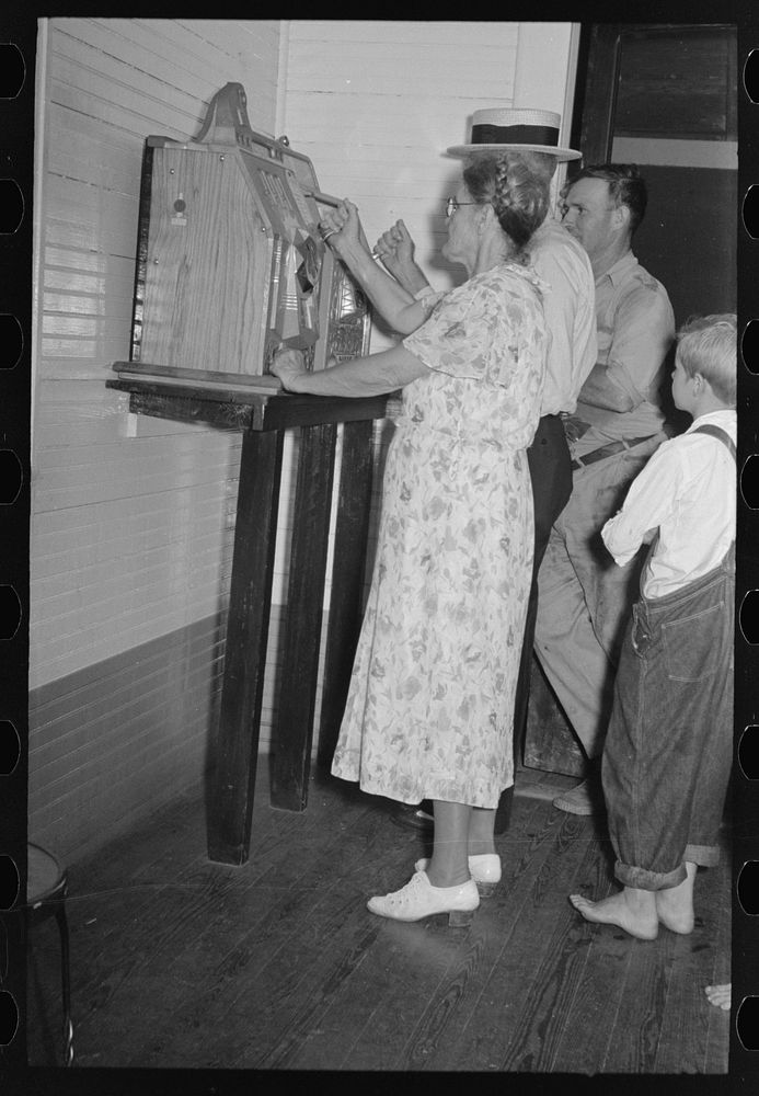 [Untitled photo, possibly related to: People watching slot machine being played, Pilottown, Louisiana] by Russell Lee