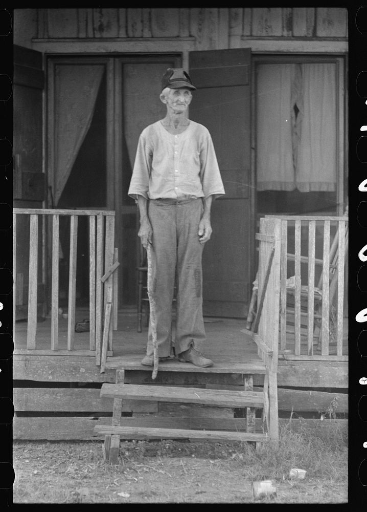 [Untitled photo, possibly related to: Old farmer near Lutcher, Louisiana] by Russell Lee