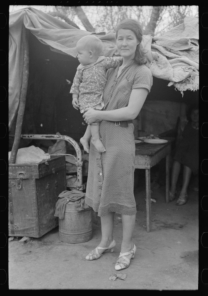 [Untitled photo, possibly related to: Mother and child, white migrant workers, near Harlingen, Texas] by Russell Lee