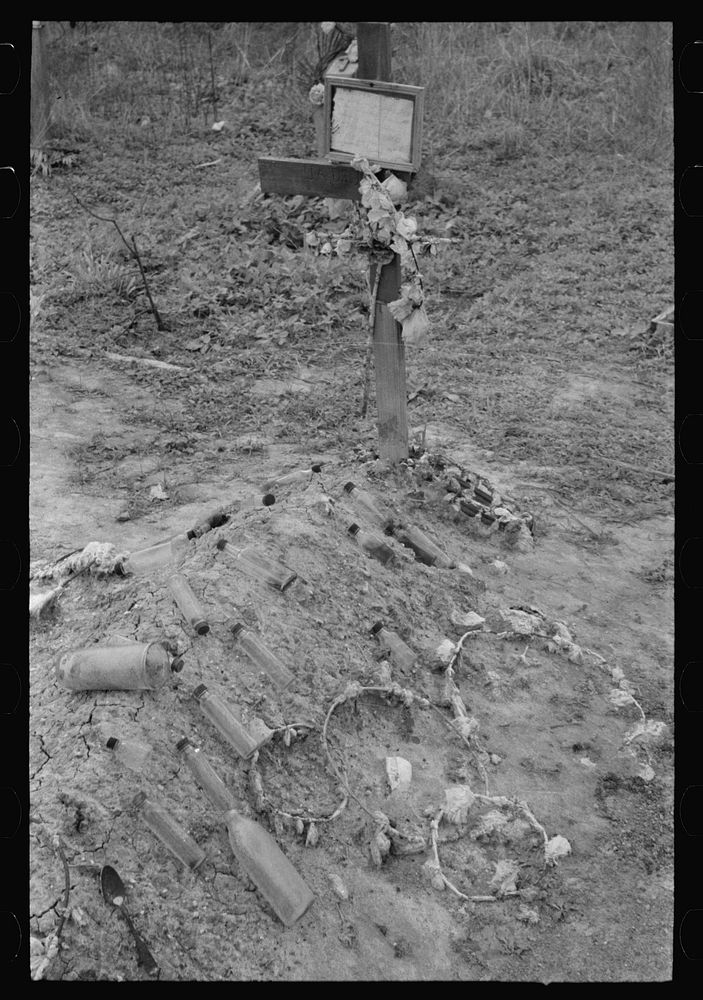 Mexican grave near Sinton, Texas by Russell Lee