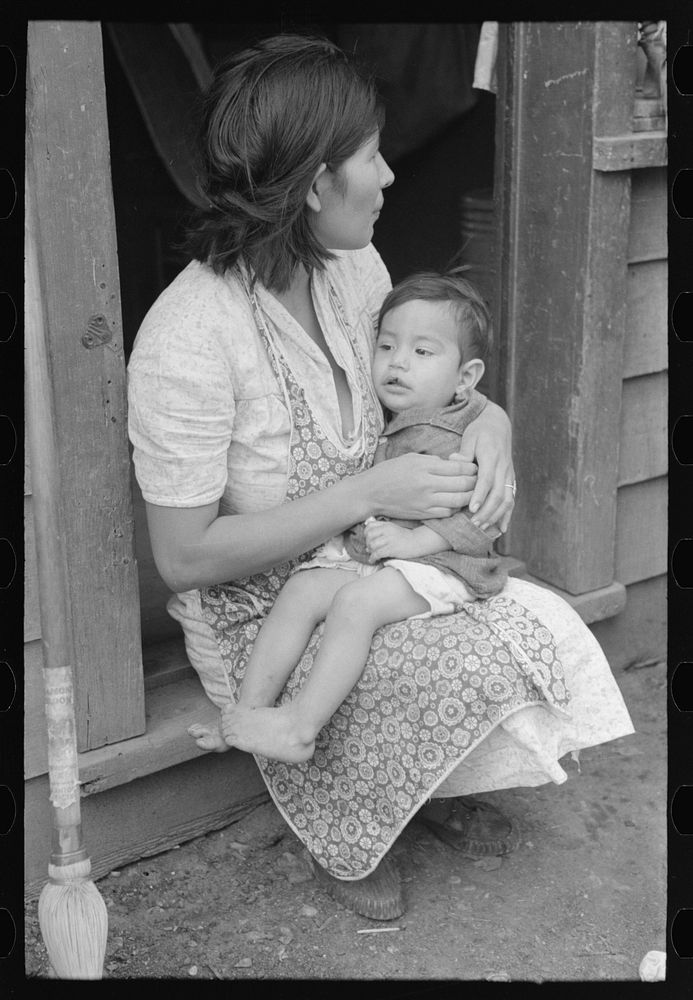 Mexican woman and child, San Antonio, Texas by Russell Lee