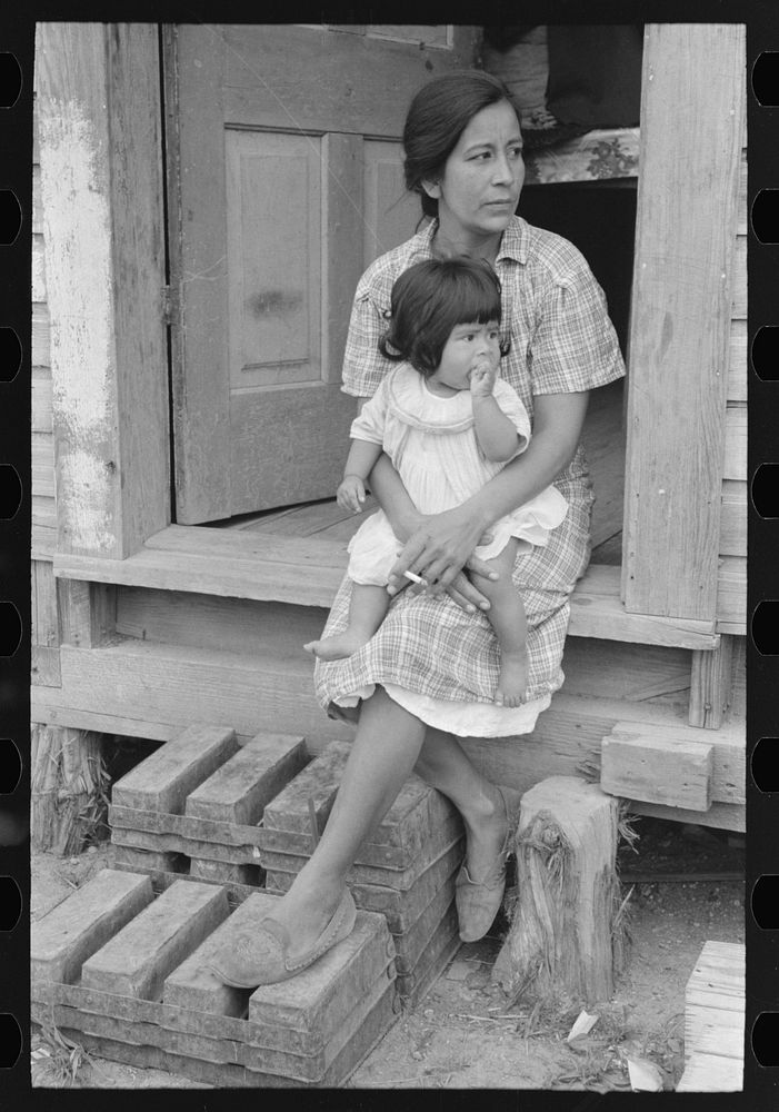 Mexican mother and child in doorway, San Antonio, Texas by Russell Lee