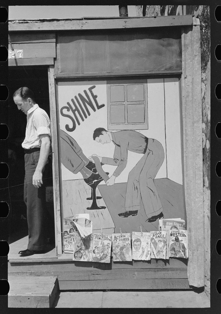 Sign on side of shoe shine parlor, San Antonio, Texas by Russell Lee