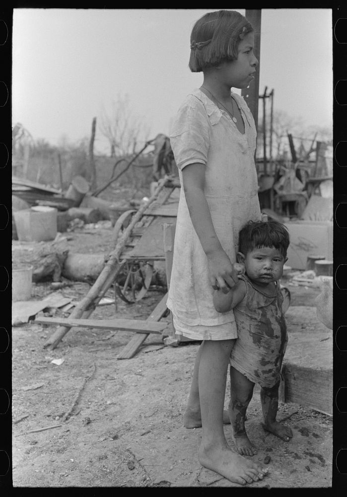 [Untitled photo, possibly related to: Mexican children, San Antonio, Texas] by Russell Lee