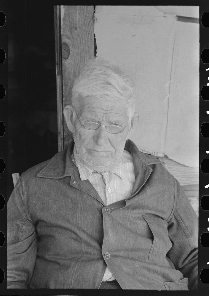 Oldtime east Texas farmer who is now blind, near Harleton, Texas by Russell Lee