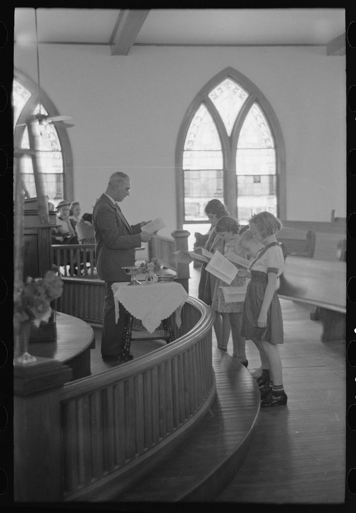Preacher reading the lesson and instructions before baptism, San Augustine, Texas by Russell Lee