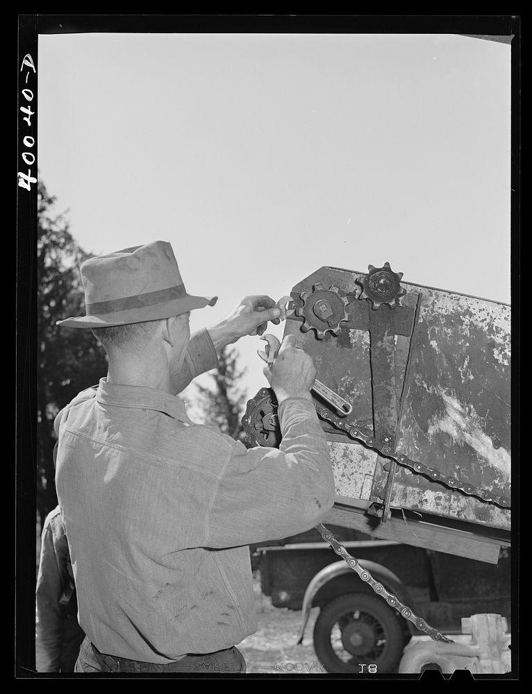 Repairing combine, Latah County, Idaho by Russell Lee