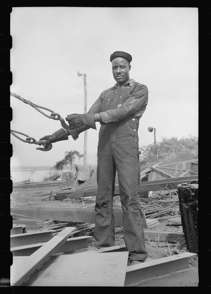 Decatur, Alabama. Ingalls Shipbuilding Company. Workman. Sourced from the Library of Congress.