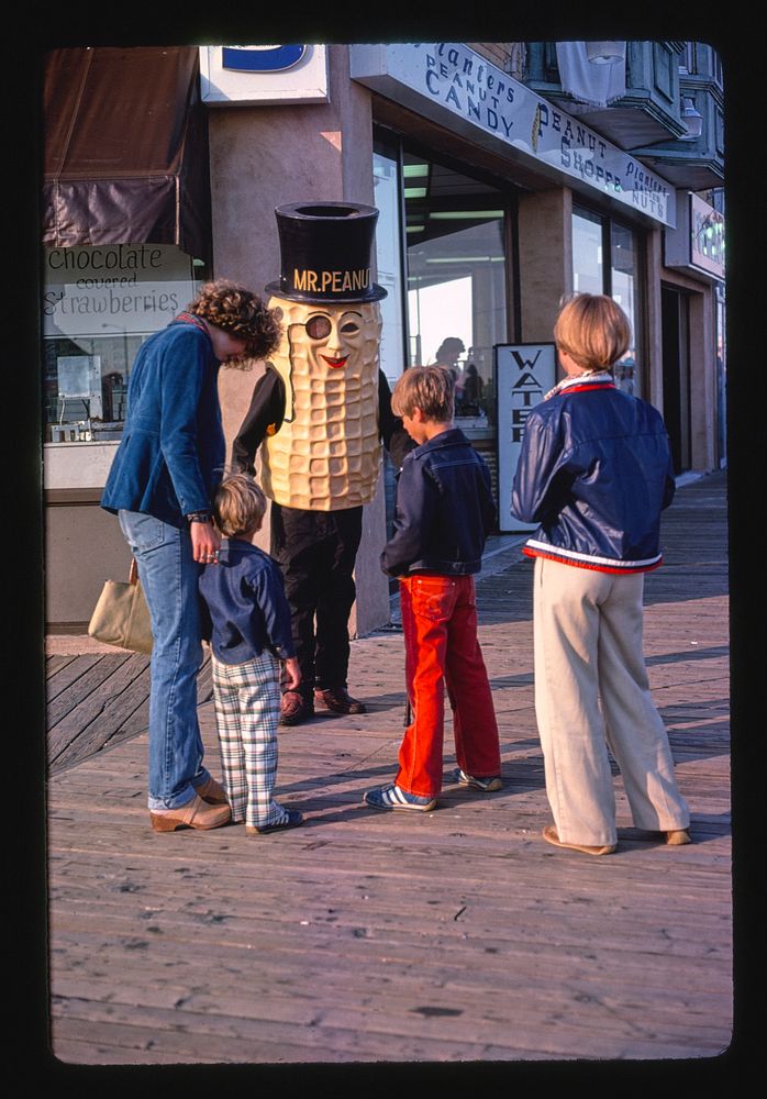 Mr. Peanut, Ocean City, New Jersey (1978) photography in high resolution by John Margolies. Original from the Library of…