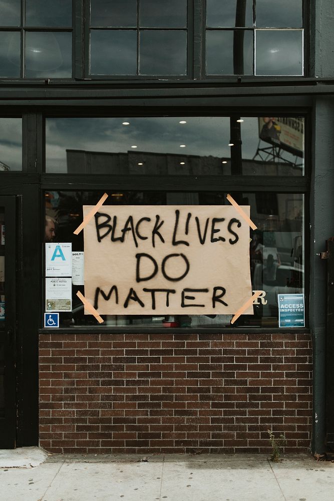 Black lives do matter sign in a window at Hollywood & Vine. 2 JUN, 2020, LOS ANGELES, USA