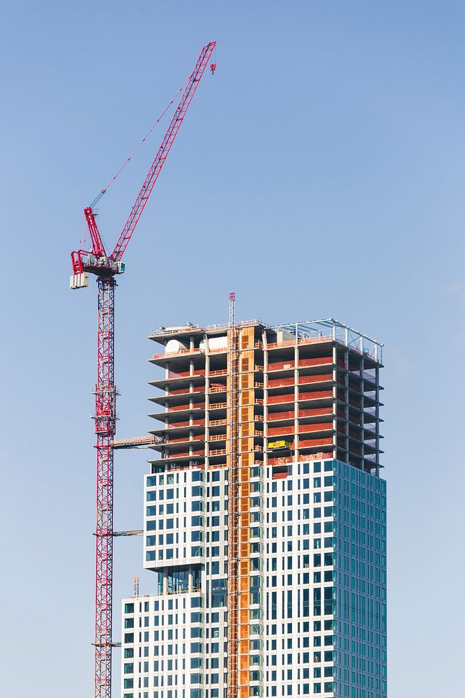 Free building, crane image, public domain architecture CC0 photo.