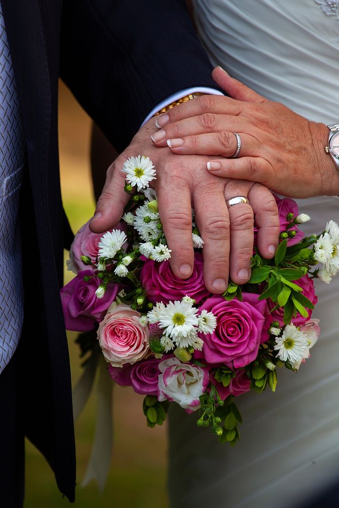 Free wedding bouquet image, public domain flower CC0 photo.