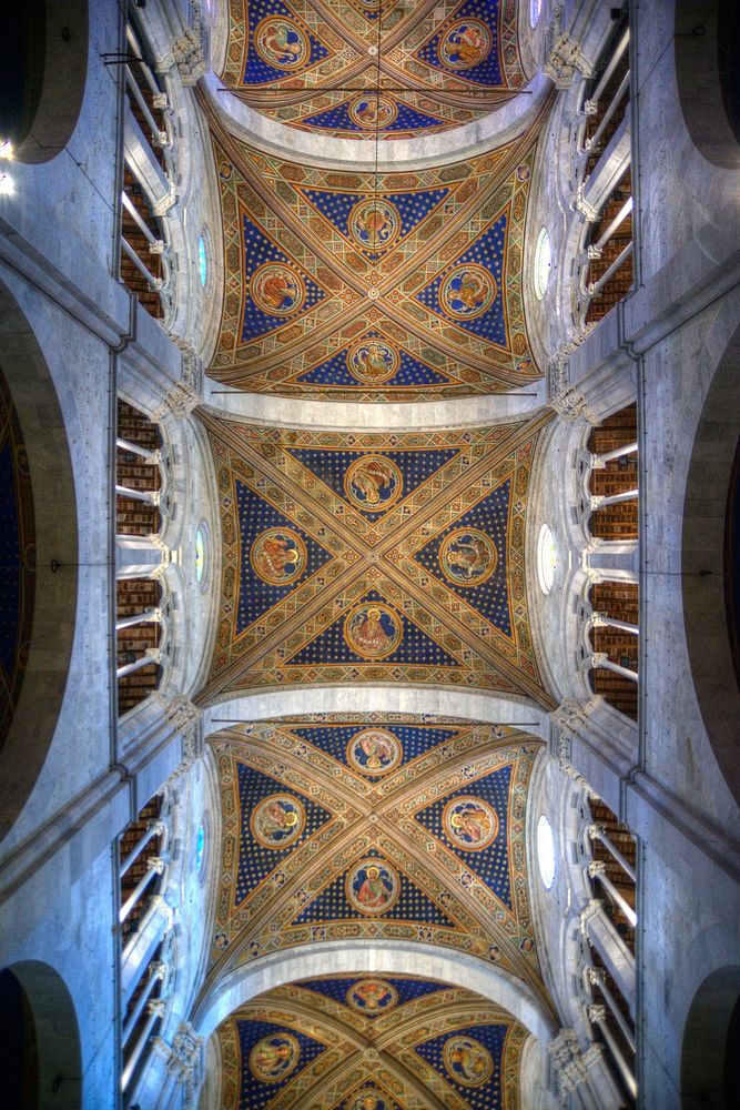 Free Church ceiling in Lucca image, public domain CC0 photo.