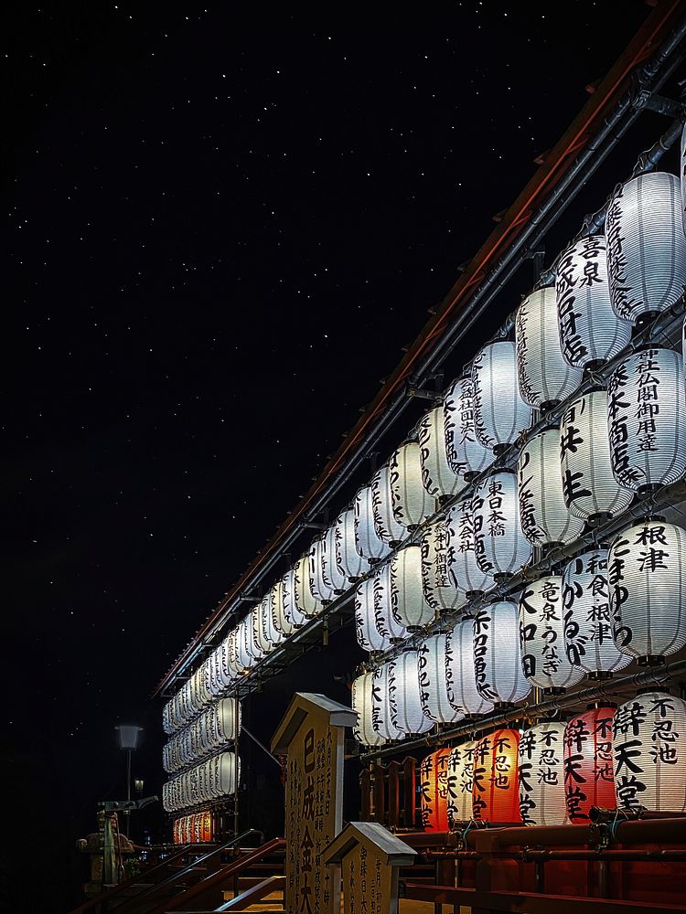 Free lanterns at Bentendo Temple image, public domain Japan CC0 photo.