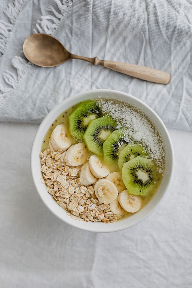 Healthy oatmeal breakfast bowl recipe idea