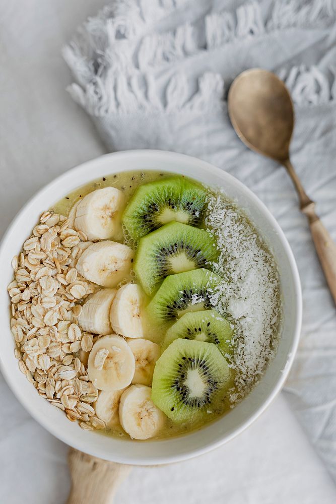 Healthy oatmeal breakfast bowl recipe idea flatlay