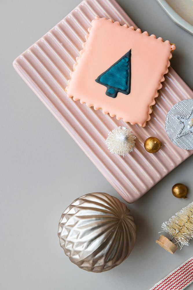 Festive pink Christmas biscuit decor