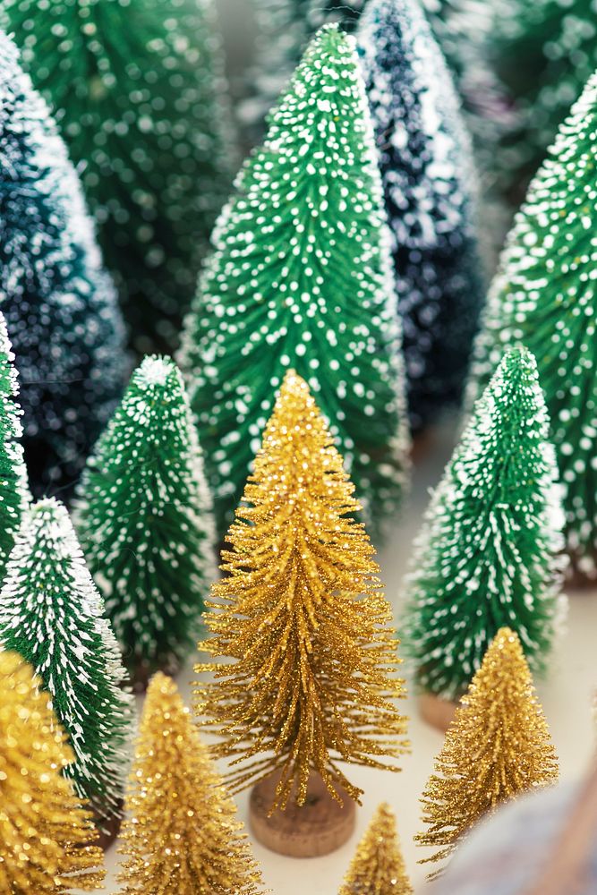 Green and golden Christmas tree decor