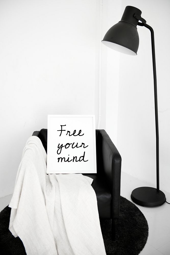 Picture frame with the phrase "Free your mind" 