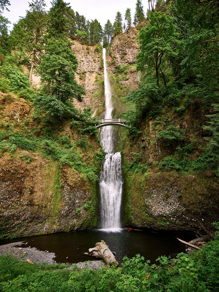 Multnomah Falls, a waterfall located in the Columbia River Gorge, near Troutdale, between Corbett and Dodson, Oregon.…