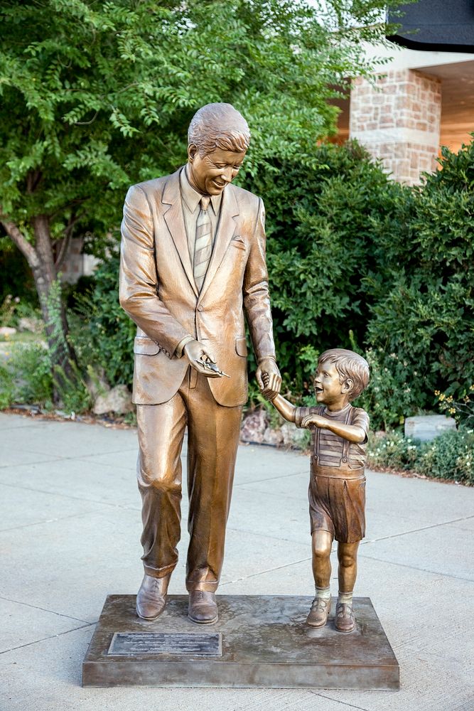 President John F. Kennedy and his son sculpture in Rapid City, South Dakota. Original image from Carol M. Highsmith&rsquo;s…