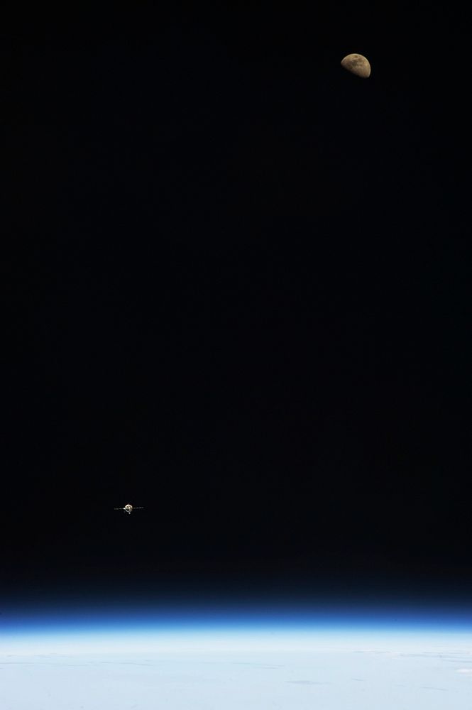 The International Space Station and Soyuz TMA-07M spacecraft were making their relative approaches on Dec. 21. Original from…