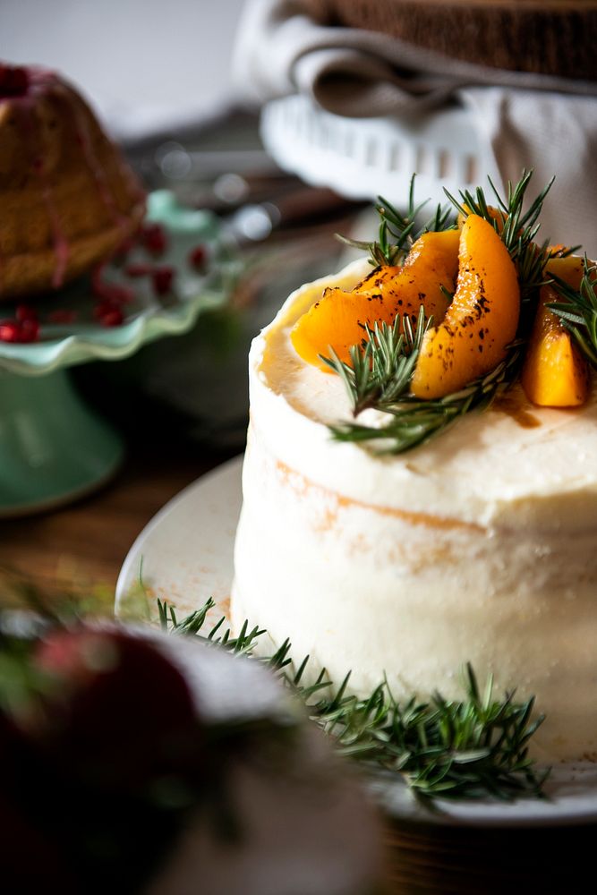 Buttercream cake with apricot and rosemary