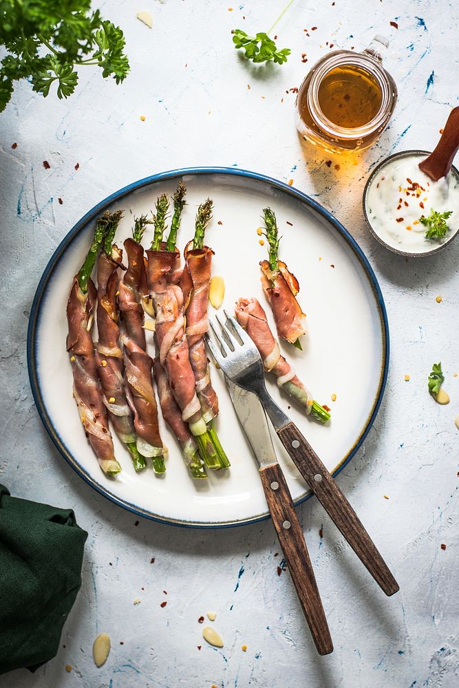 Asparagus wrapped in Parma ham food photography recipe idea